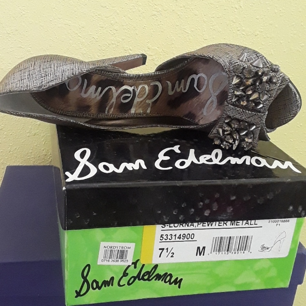 Shoes - Picture 2 of 3
